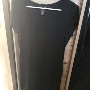Basic short sleeve black dress